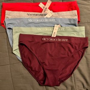 Victoria’s Secret sweet of 5 bikini & hiphugger panties M